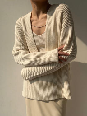 CINNAMON｜T54910051 深V套头毛衫+吊带 套装  [ 玉色 ] 不拆卖