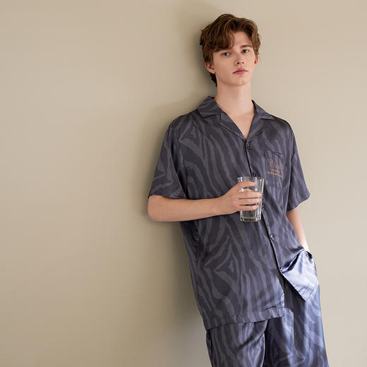 芬腾睡衣男春夏季条纹男款冰丝短袖青年宽松休闲加大码家居服套装 商品图4