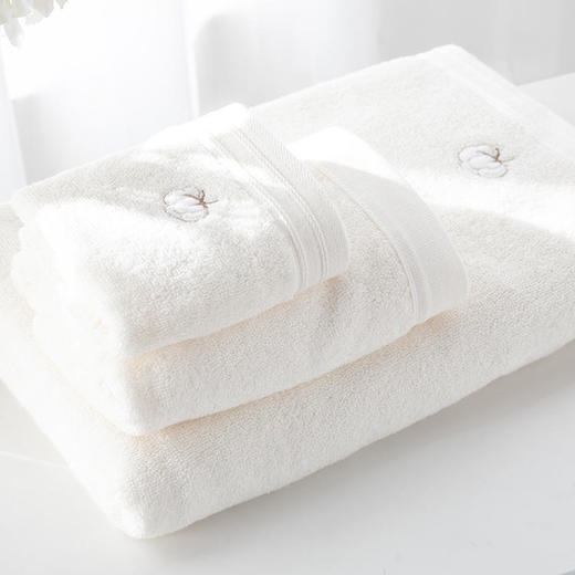 多喜爱 家饰类 生态有机棉质毛巾套组（含方巾/面巾/浴巾各1条，两色可选） 商品图2