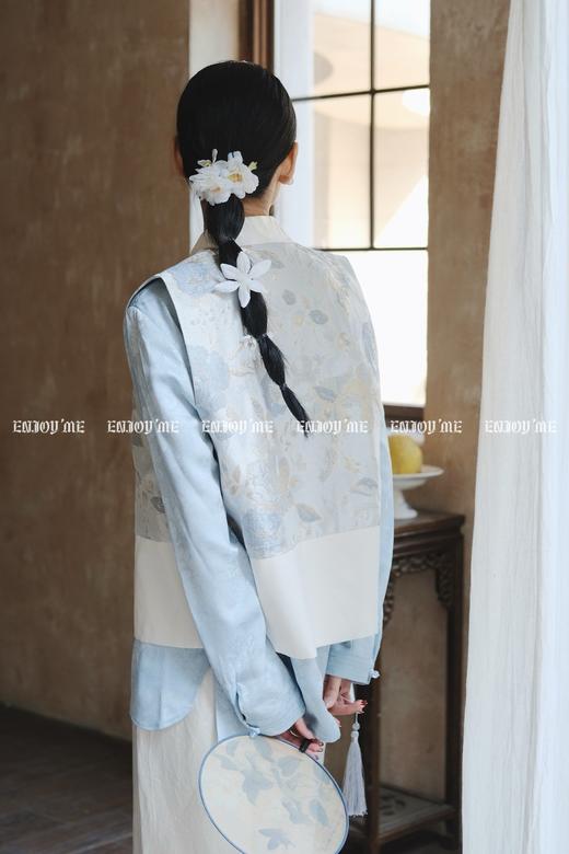 【门店同款】ENJOY春季云敛-春光推盏刺绣流苏盘扣马夹 160946760 商品图12