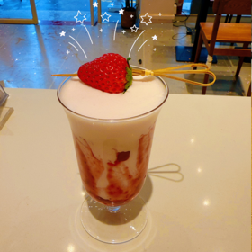 草莓鲜牛乳350mL