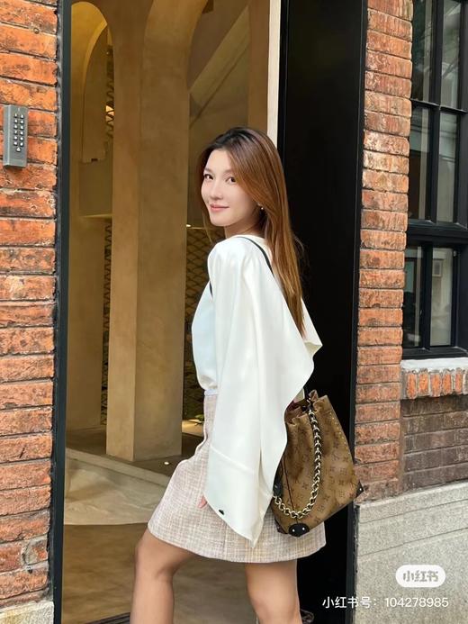 D012134一只看似中古中矩却又有点标新立异的包水桶包 商品图3