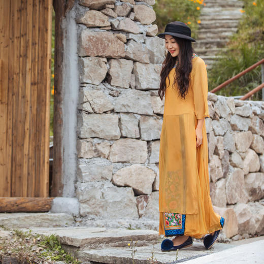 【林栖设计小店】【现货】新中式氅衣绣花真丝衫配背心2025春季新品优雅盘扣两件套装女1951129 商品图2