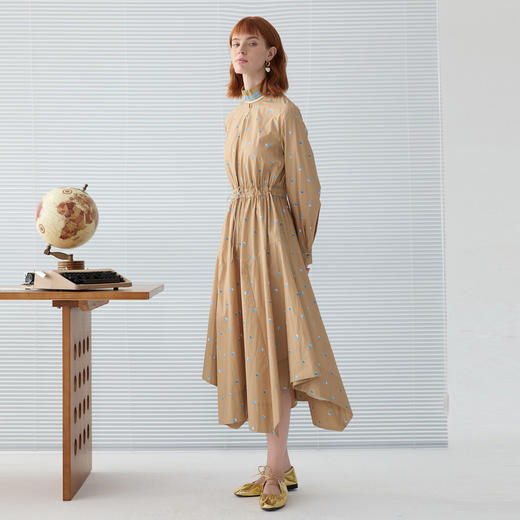 谜底波点印花连衣裙长袖2025春款造型感利落半高领长裙251ML0091 商品图1