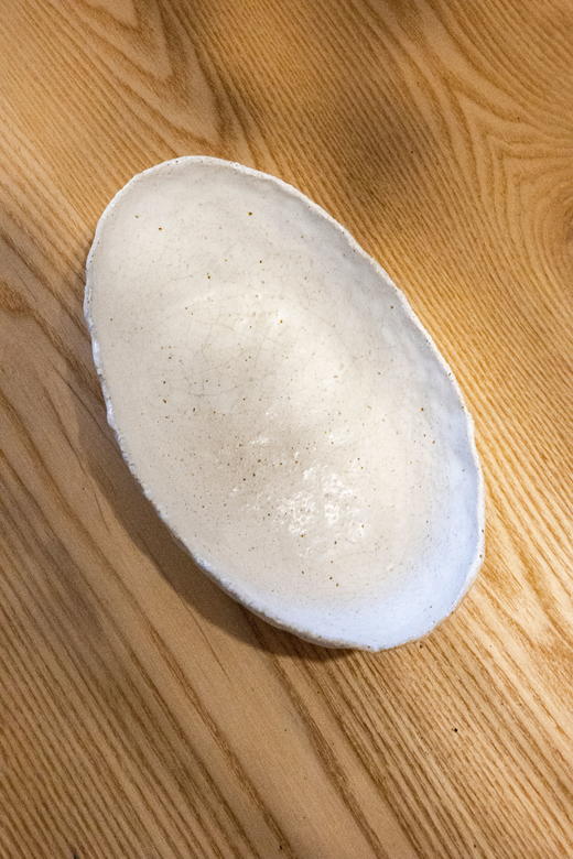 郑昀作品-蛋壳白不规则手工船型盘 商品图1