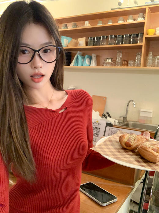 <曾小咸推荐>领口镂空毛衣修身打底衫 日常139.99/件 立减80 秒杀59.99件！！ 商品图5