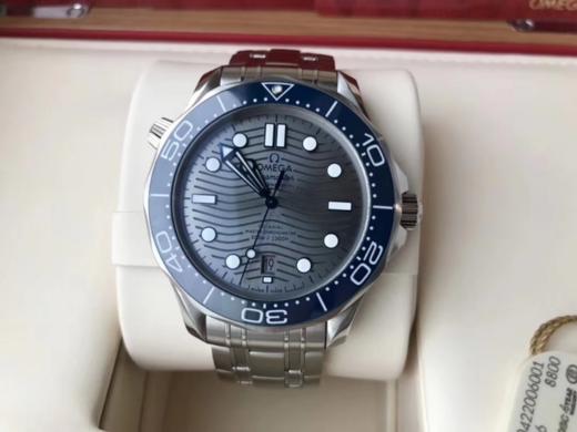 欧米茄海马300米潜水表终于面市！没错！清晰的波浪纹字面让海马300系列成为了潜水腕表中的高逼格，并附赠北约陆军用布带！ 商品图6