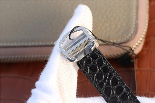 ZF卡地亚坦克系列型号W5200028男士尺寸宽31mmX长40.85mm，正品拆解开模，淬火蓝钢指针，配件达到和正品互换级别，搭载原装进口非常薄身的9015机芯，市面强版本。 商品图7