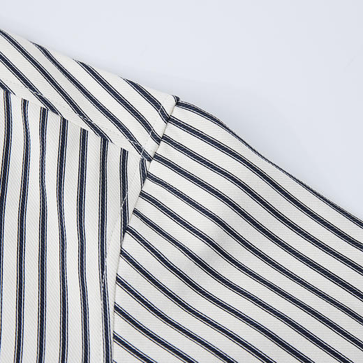 【新品上新】HX 春季翻领长袖衬衫S103511084101 商品图3