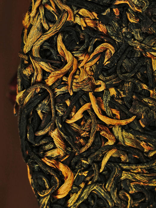 【女儿红】2024年头春头采勐海班章五寨核心产区，红茶界的天花板堪称是女人蕞好的“伴侣” 班章晒红红茶紧压茶饼 200g/饼 拍5发6 拍20发25 商品图1