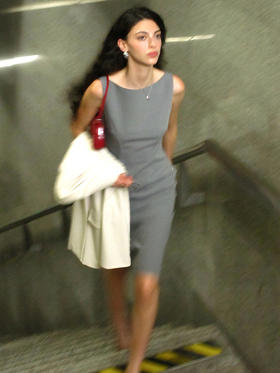 TR她热 瑞秋裙 灰色西装通勤无袖一字领收腰弹力辣妹显瘦连衣裙