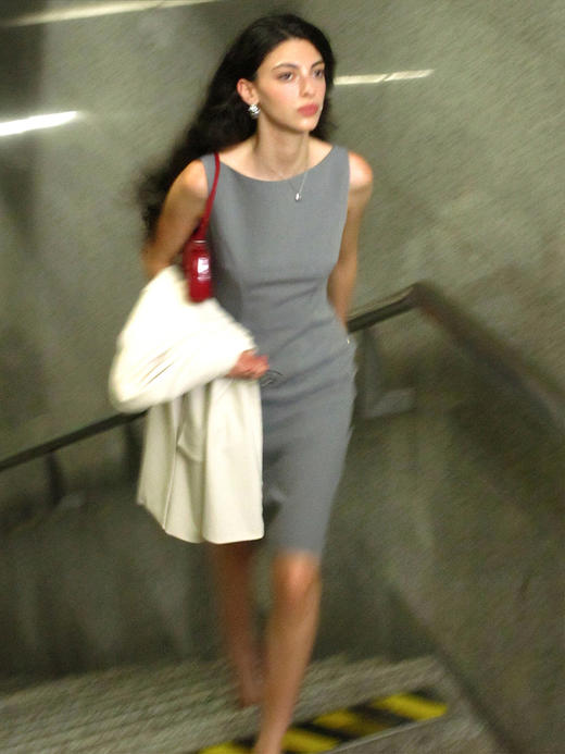 TR她热 瑞秋裙 灰色西装通勤无袖一字领收腰弹力辣妹显瘦连衣裙 商品图0