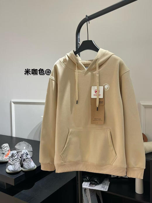 正品Mammut猛犸象男女士情侣款连帽加绒卫衣！
配色：米咖色、黑色
尺码：M-L-XL-2XL-3XL-4XL 商品图3