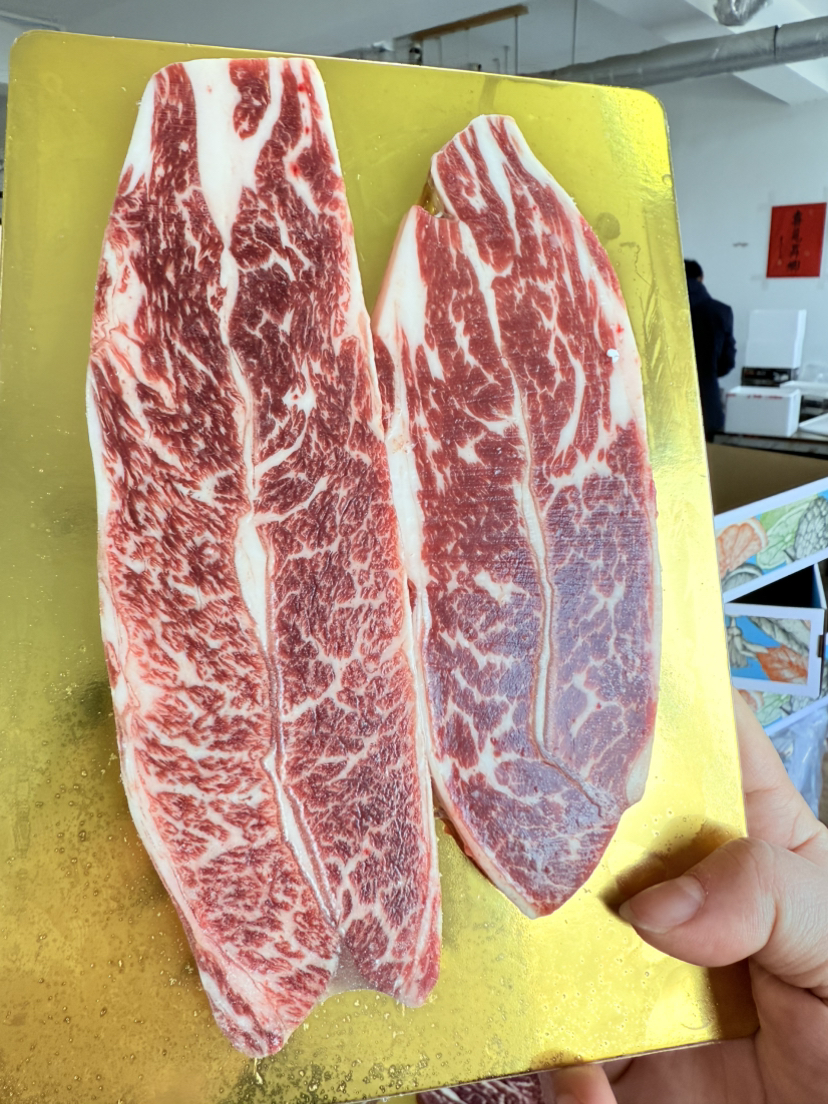 和牛雪花牛小排，雪花丰富，鲜嫩无比，肉香浓郁