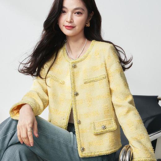 【高货sh】全新升级【铂金会员358/天猫479/差价121】(75009) 洛诗琳2025春季法式气质温柔亮丝编织鹅黄色小香风外套 商品图0