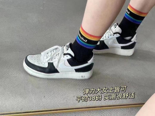 正品Lululemon女款彩虹袜来啦！！官网售价220块/一卡 吊牌价28＄ 一卡两双 一黑一白 均码36-40 商品图2