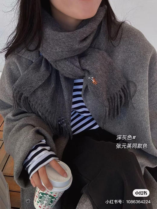 贸易公司渠道，原单正品拉夫劳伦 纯色经典羊绒围巾，小标经典纯色搭配最新彩标logo刺绣！软软的手感水波纹清晰呈现，真的是百搭，随便搭什么衣服都可以！   
十个色。规格:35×185 材料:羊毛 商品图11