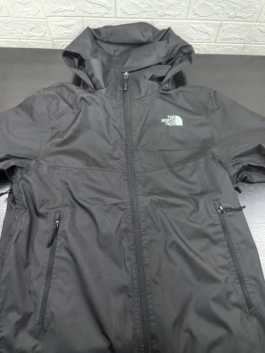 新款正品TheNorthFace北面男款 防水冲锋衣夹克户外时尚透气外套 上身舒适  产地柬埔寨  
尺码 M170码五件 商品图0