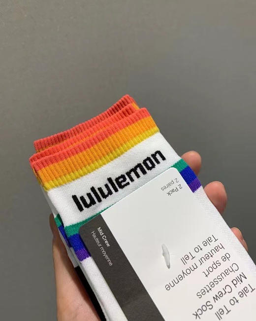 正品Lululemon女款彩虹袜来啦！！官网售价220块/一卡 吊牌价28＄ 一卡两双 一黑一白 均码36-40 商品图11