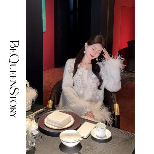 【孤品样衣，不退不换】【甜梦契约】冬季氛围花朵羊驼毛拼接鸵鸟毛圆领毛衣 商品图3