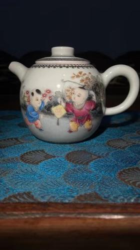 粉彩福气盈门壶