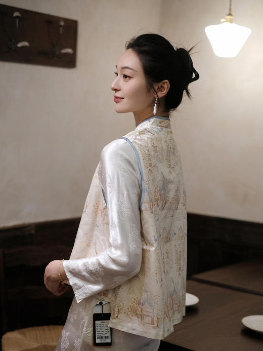 盛唐婧 |斜襟亭台楼阁山水提花马甲-米白 商品图2