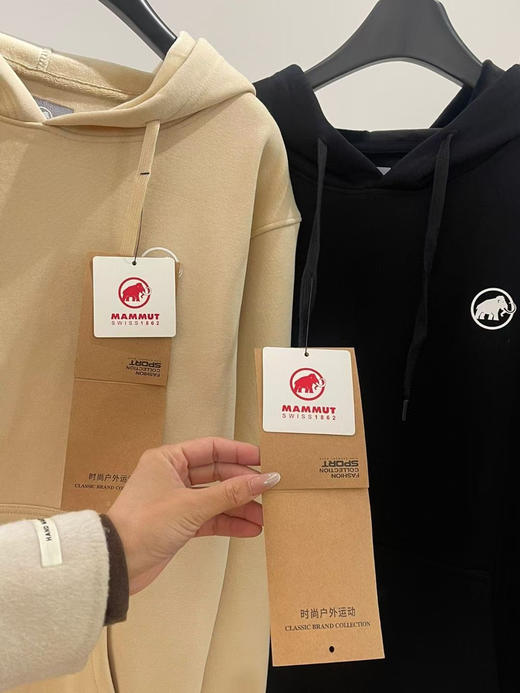 正品Mammut猛犸象男女士情侣款连帽加绒卫衣！
配色：米咖色、黑色
尺码：M-L-XL-2XL-3XL-4XL 商品图6