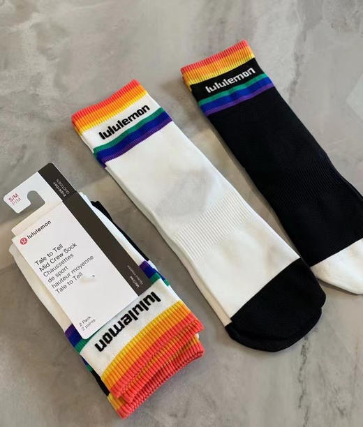 正品Lululemon女款彩虹袜来啦！！官网售价220块/一卡 吊牌价28＄ 一卡两双 一黑一白 均码36-40 商品图13