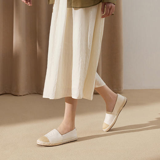 千百度编织休闲渔夫鞋女草编底平底真皮舒适浅口单鞋A25196821 商品图2