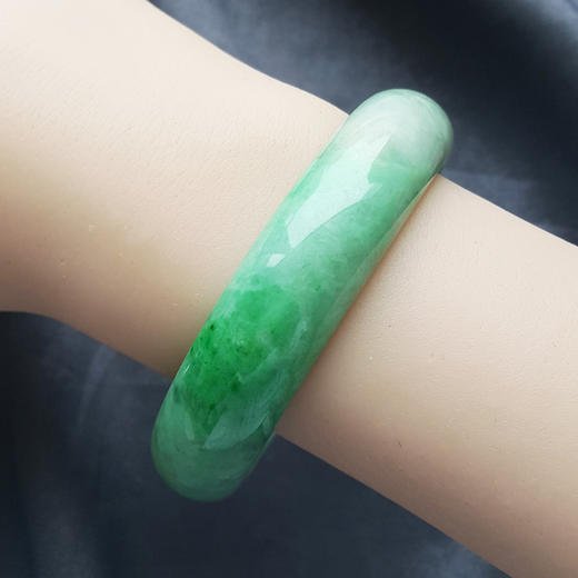 【天然正品】A货翡翠天然精品细腻糯种飘阳绿58号翡翠手镯女士现售价：5880！241224NJ21 商品图8