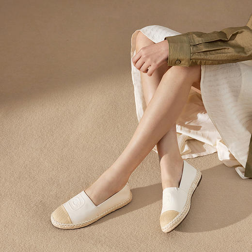 千百度编织休闲渔夫鞋女草编底平底真皮舒适浅口单鞋A25196821 商品图4