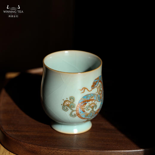 问鼎汝瓷鼎峰系列天青复刻款玉金香杯（蛇来运转） 商品图1