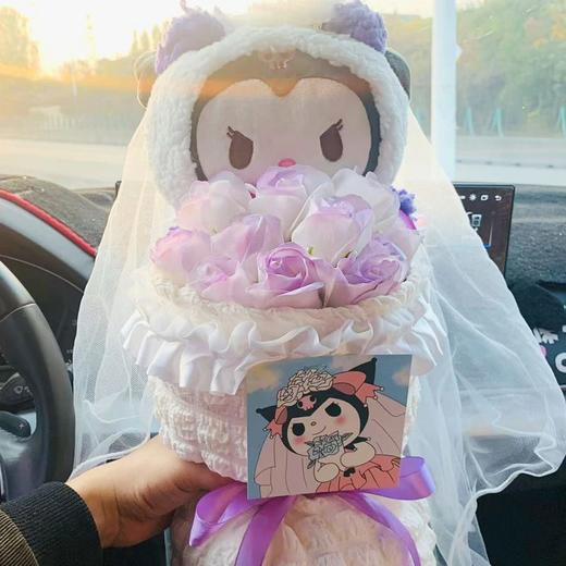 【创意成品玩偶❗️helloKitty玩偶花束】圣诞礼物平安夜苹果花束成品创意礼物毛绒卡通公仔花束装饰送朋友送闺蜜送女友三八妇女节新年礼盒年货礼盒L 商品图2