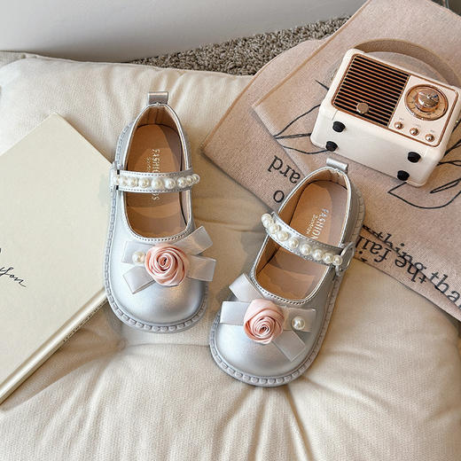 【春季新款！轻盈透气，舒适防滑】儿童小皮鞋 春新款花朵百搭公主单鞋 洋气女娃娃 可穿珍珠花朵公主鞋-QQ 商品图3