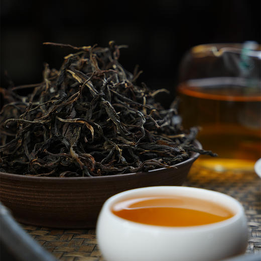 【地界冰岛】高货回馈！老茶友的狂欢！ 比肩冰岛老寨它蕞配！2017年春茶云南临沧茶区冰岛地界普洱茶生茶散茶 250g木箱装 商品图0