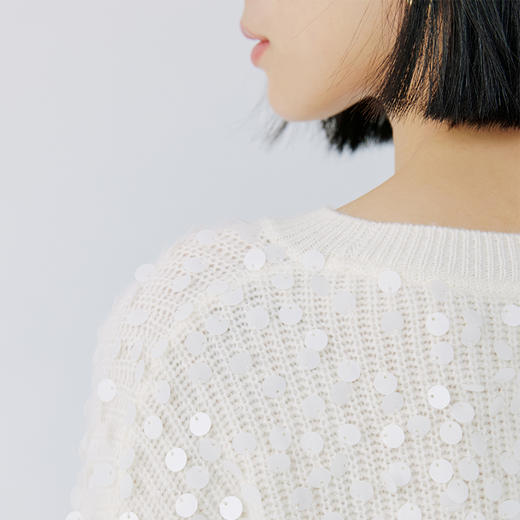 东黎 • 山羊绒女士秋冬钉珠片圆领喇叭袖套衫 4330 商品图9