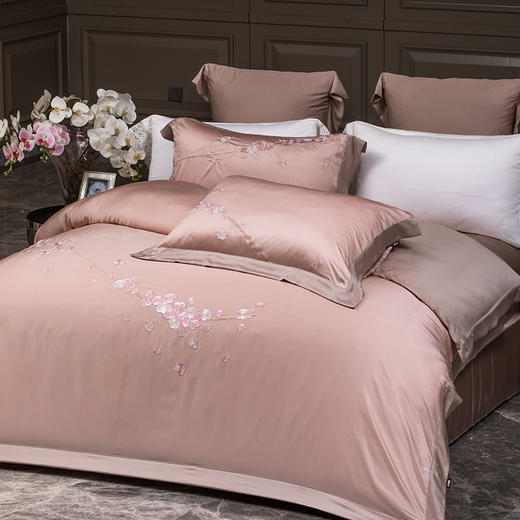 多喜爱 60S兰精天丝刺绣四件套 蝶梦翩翩 丝滑 亮泽真丝 奥地利进口兰精天丝 莱赛尔纤维 高密天丝 精美刺绣专利床单 兰花礼盒装 商品图5