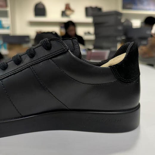 微瑕 打洞款 ECCO/爱步 男系带圆头真皮休闲板鞋 街头轻巧521304 商品图3