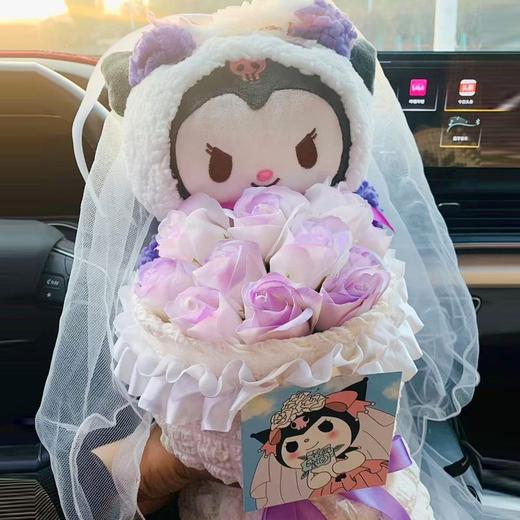 【创意成品玩偶❗️helloKitty玩偶花束】圣诞礼物平安夜苹果花束成品创意礼物毛绒卡通公仔花束装饰送朋友送闺蜜送女友三八妇女节新年礼盒年货礼盒L 商品图3