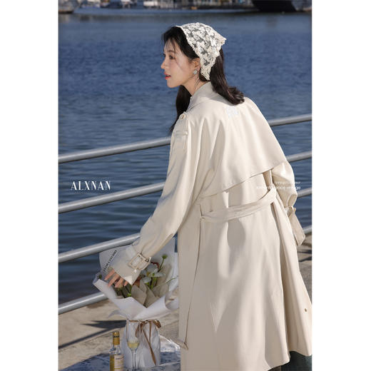 鹿向南「微风情书」米白色长款风衣 商品图3