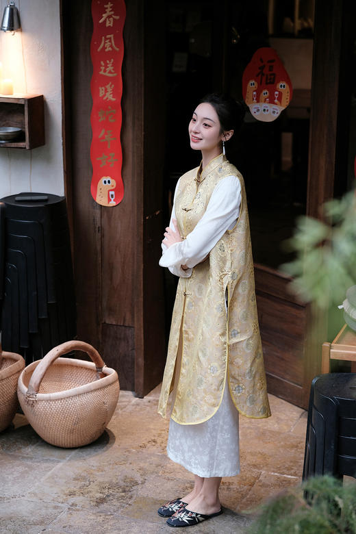 盛唐婧 |真丝宋锦花罗圆形花卉长马甲 商品图5