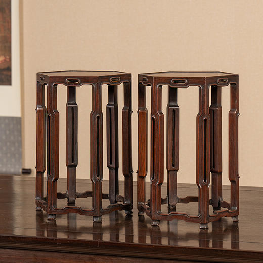 清 红木鱼门洞六角花几摆件（一对） 商品图0