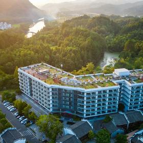 【春游踏青旅居】安徽齐云山祥富瑞酒店￥999起/双人4天3晚山水人文度假，周末不加价，徽式乡村画境推窗即见