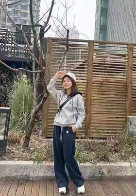 【预售】柚丁女装自由徽标灰色连帽卫衣9A12V29672