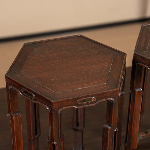 清 红木鱼门洞六角花几摆件（一对） 商品图2