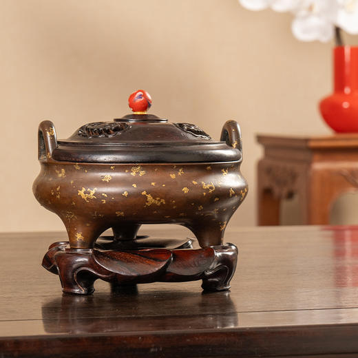 清 铜点金三足冲天耳香炉（红木盖座） 商品图0