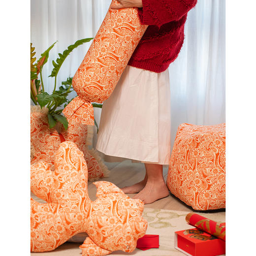 剪纸系列异形抱枕靠垫圆柱睡抱枕金鱼蝴蝶春节喜庆新中式棉可拆洗 商品图4