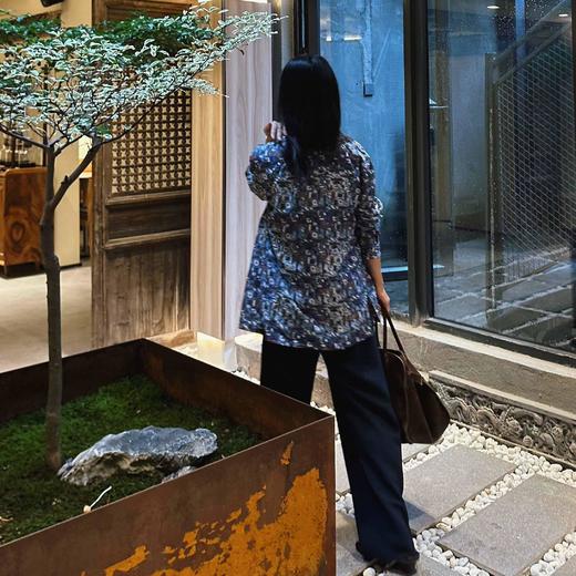 顺丰包邮洛诗琳11030早春新款设计感丝棉涂鸦精致翻领衬衣037 商品图4