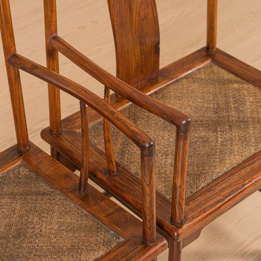 清 黄花梨螭龙纹南官帽椅（一对） 商品图3