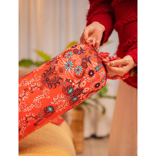 节日的花园系列异形抱枕靠垫圆柱睡抱枕金鱼蝴蝶春节喜庆新中式棉可拆洗 商品图5